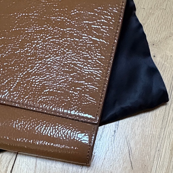 YSL Brown Patent Leather Belle Du Jour Clutch - Picture 2 of 10